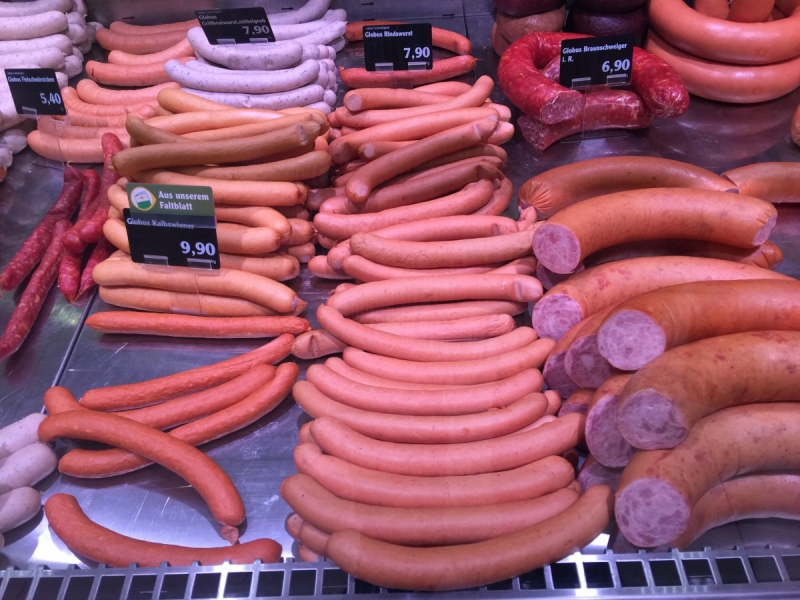 charcuterie-LE CANNET DES MAURES-min_sausages_meat_butchery-1069321